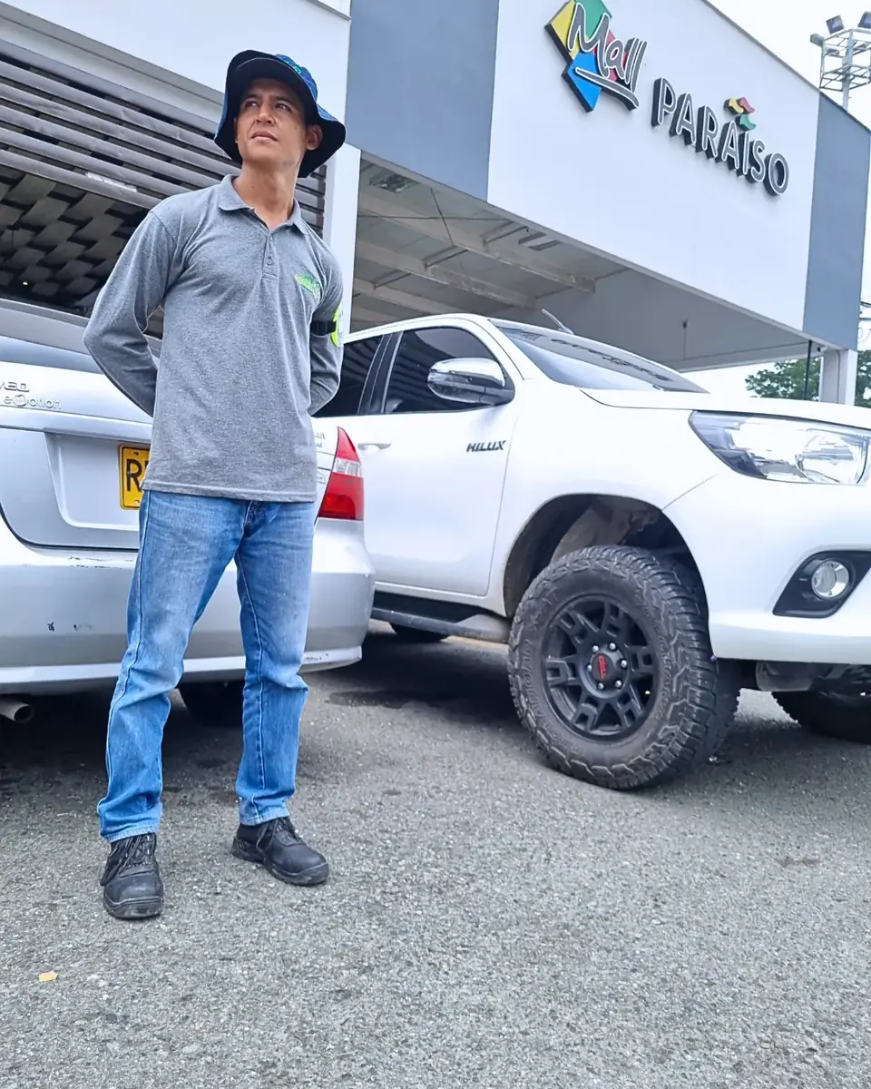 Supervisor de Servi Expertos en una visita